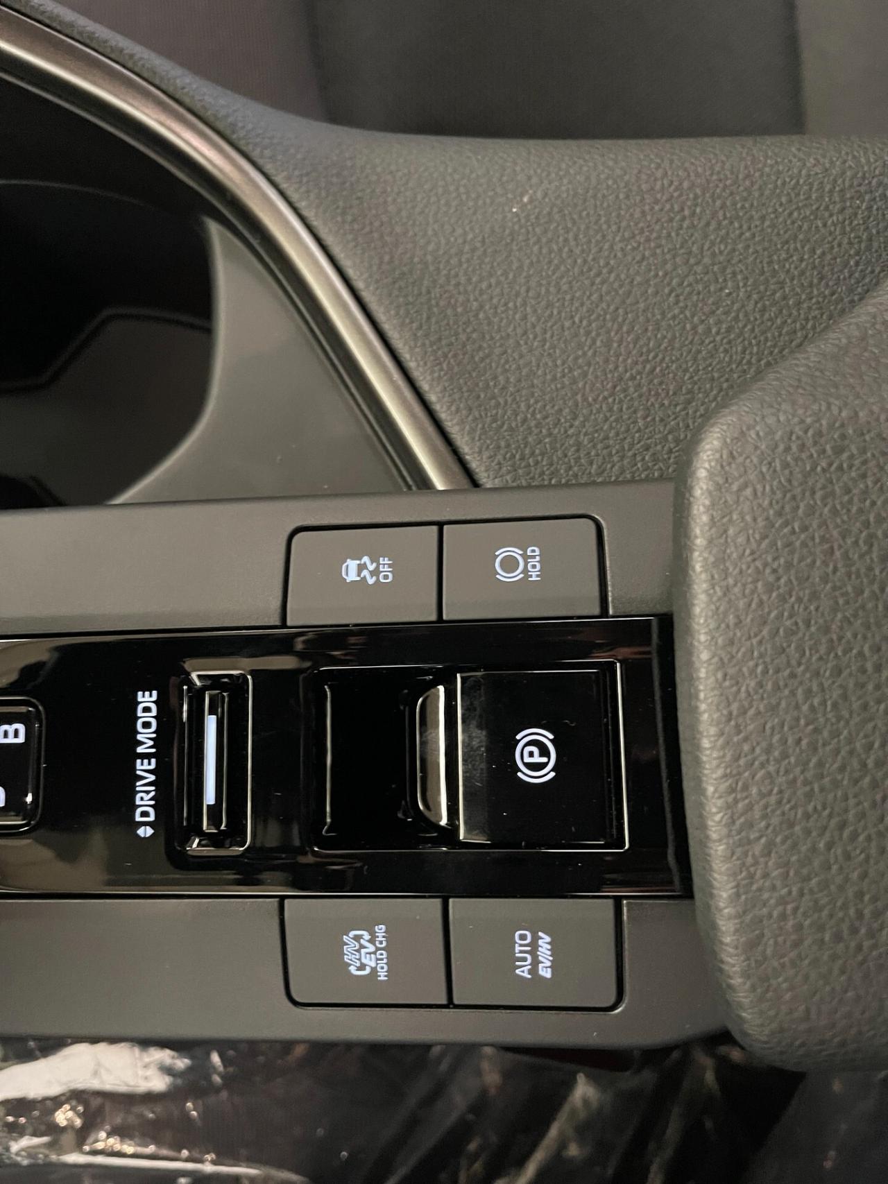 Toyota C-HR Trend 2.0 phev e-cvt-LEGGI SOTTO