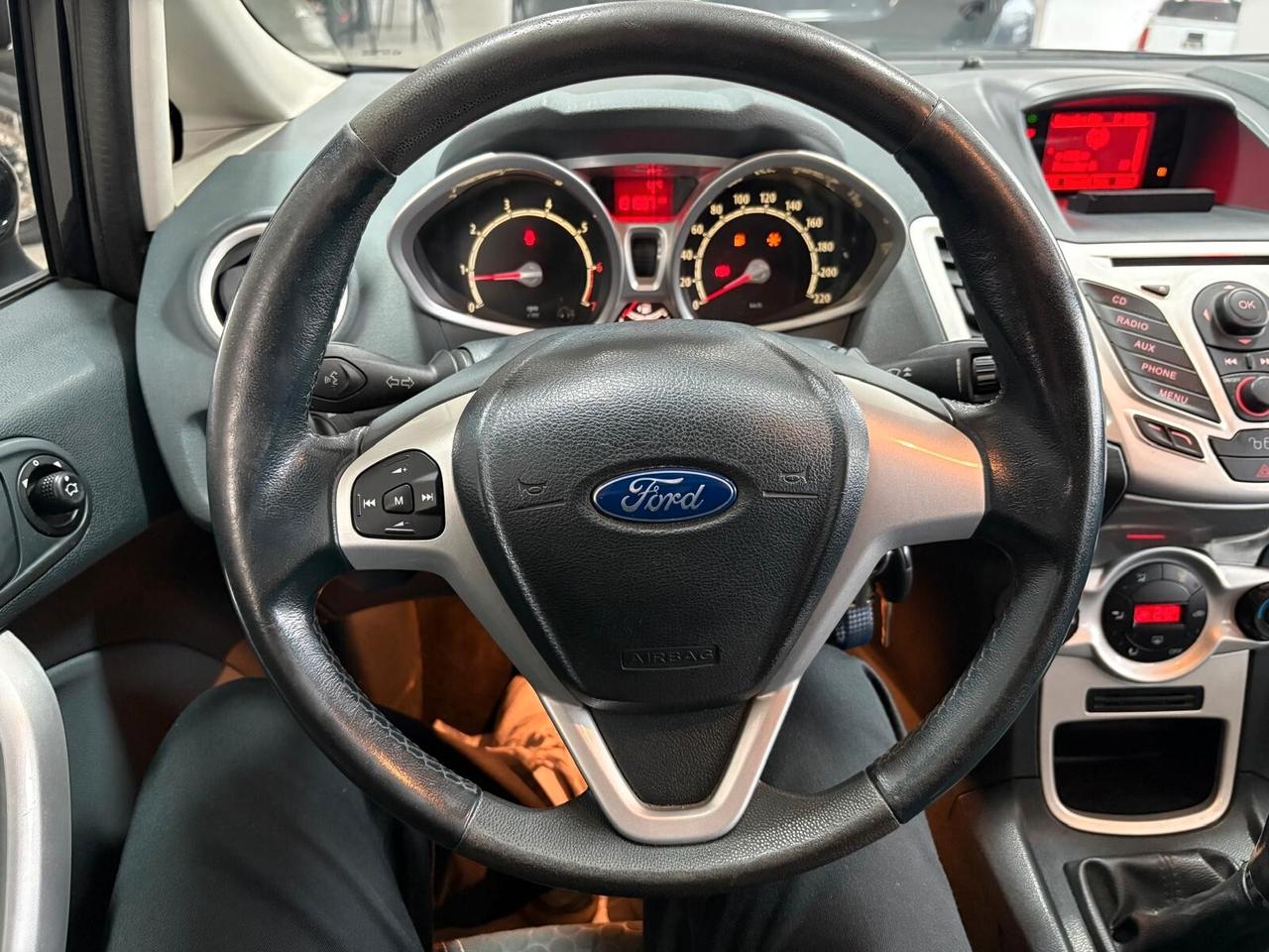 FORD FIESTA TITANIUM 1.4 5P. BENZINA/GPL