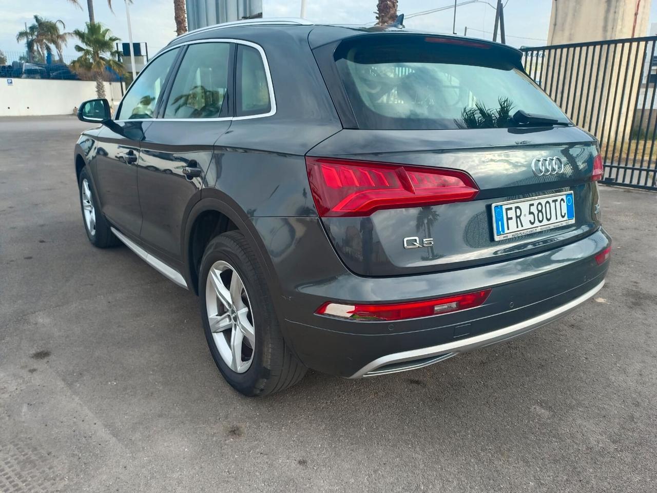 Audi Q5 2.0 TDI quattro S tronic Business