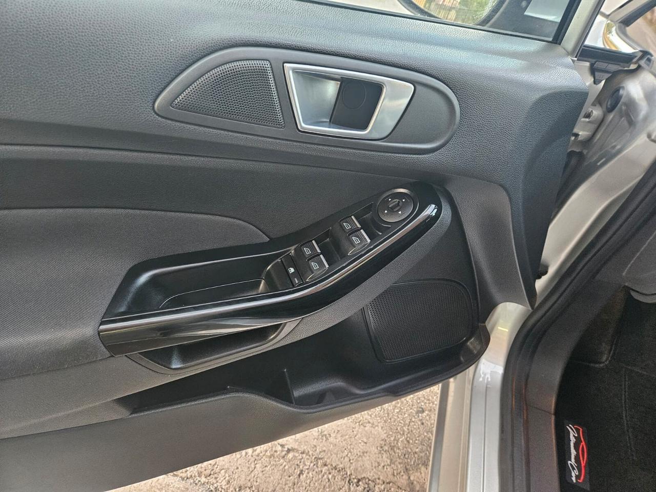Ford Fiesta 5p. 1.4 BENZ/GPL Titanium 95cv