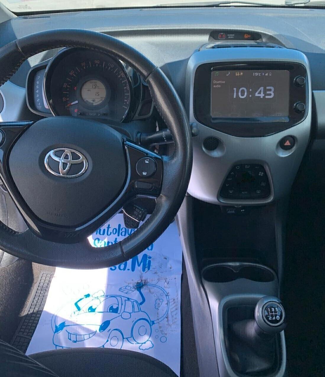 Toyota Aygo 1.0 x-cool 69cv 5 porte Full 2016