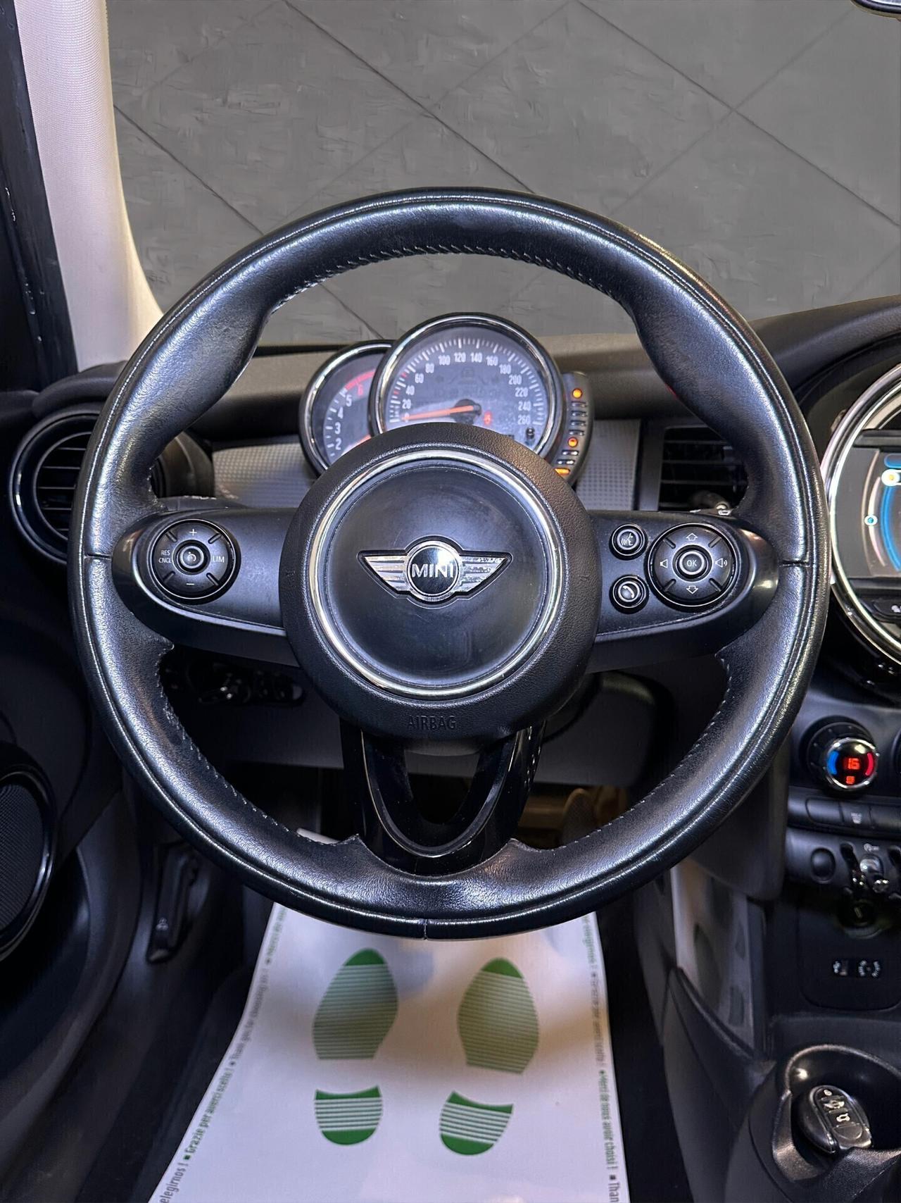 Mini Cooper 1.5 D 5P