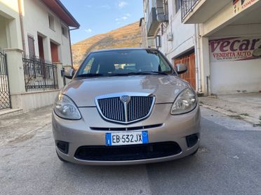 Lancia Ypsilon 1.3 MJT 75 CV cambio automatico