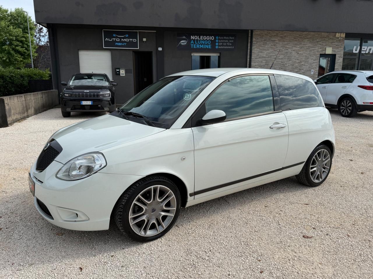 Lancia Ypsilon 1.4 16V MomoDesign