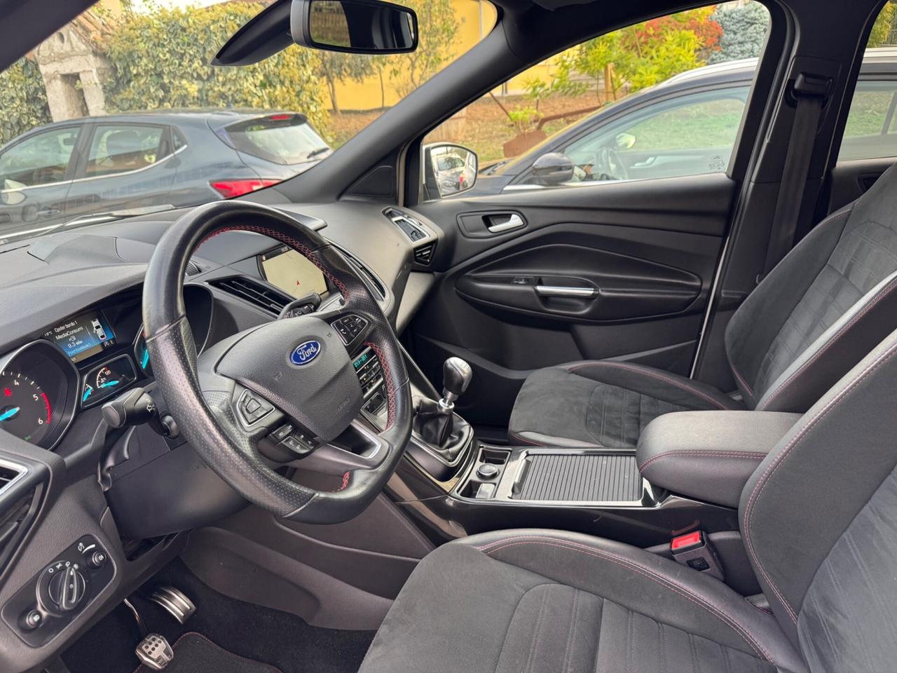 Ford Kuga 1.5 TDCI 120 CV S&S 2WD ST-Line