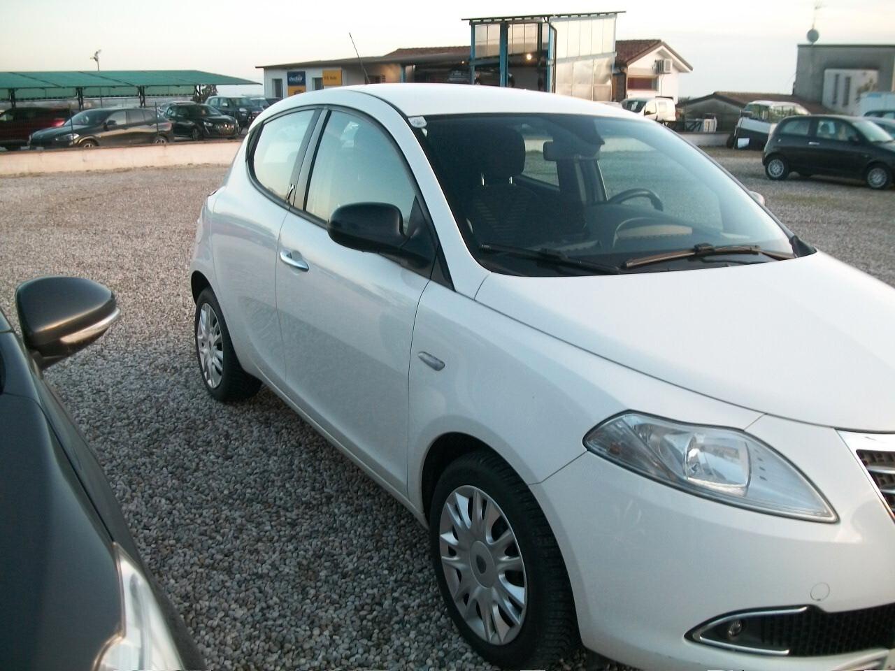 Lancia Ypsilon 1.2 69 CV 5 porte S&S Silver CC 1242 BENZINA EURO 05 KM 92630 TALIANDATI GARANZIA UN ANNO N 08 GOMME E CERCHI N 4 INVERNAL IN FERRO CON COPRI CERCHI 95X100 04 CERCHI IN LEGA ESTIVI 90X100