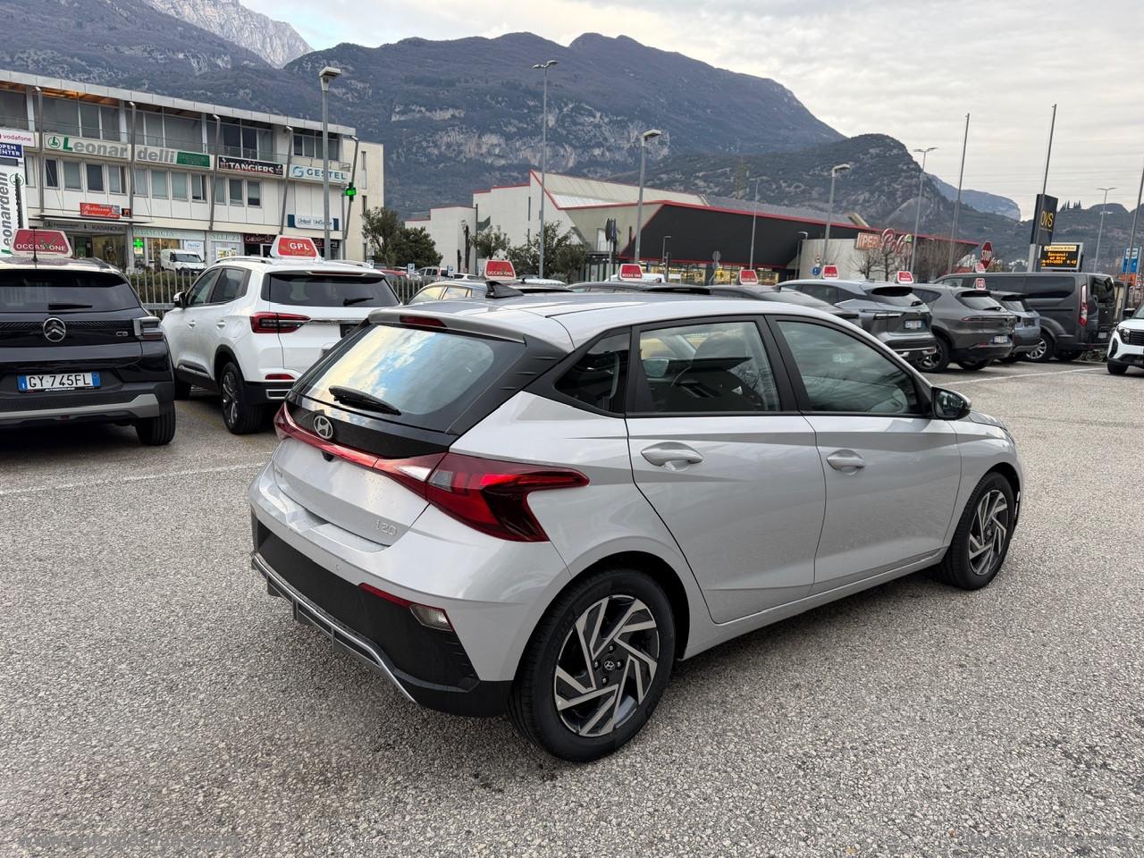 HYUNDAI i20 1.2 MPI MT GPL Connectline LUMEN GREY PEARL