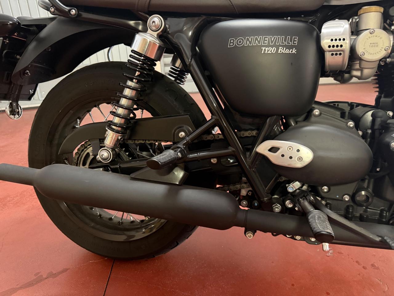 Triumph Bonneville T120 Black