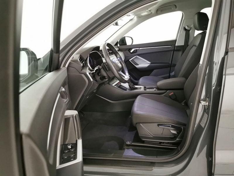 Audi Q3 35 2.0 tdi Business s-tronic