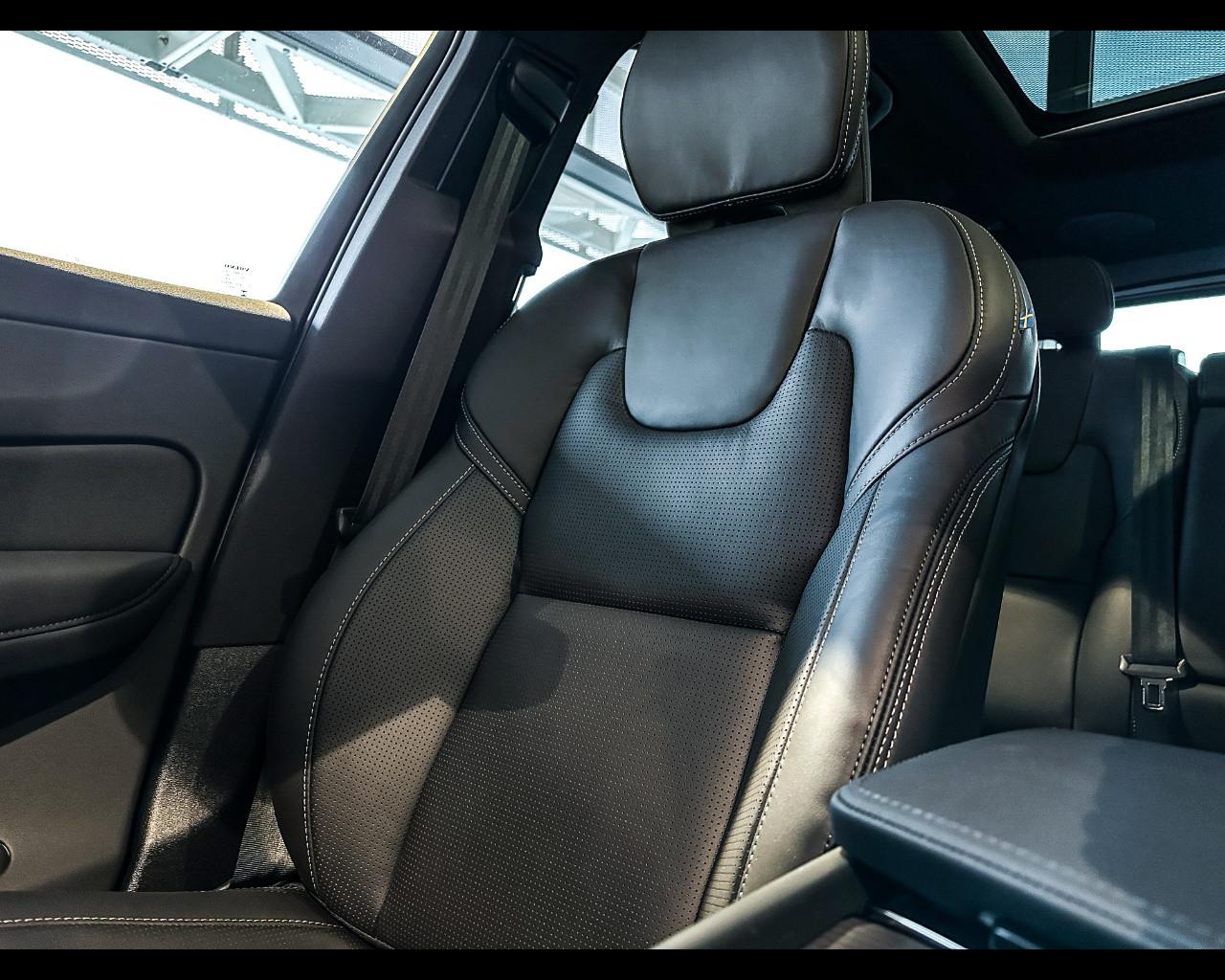 VOLVO XC60 Ultra Black Edition T6 AWD AUT