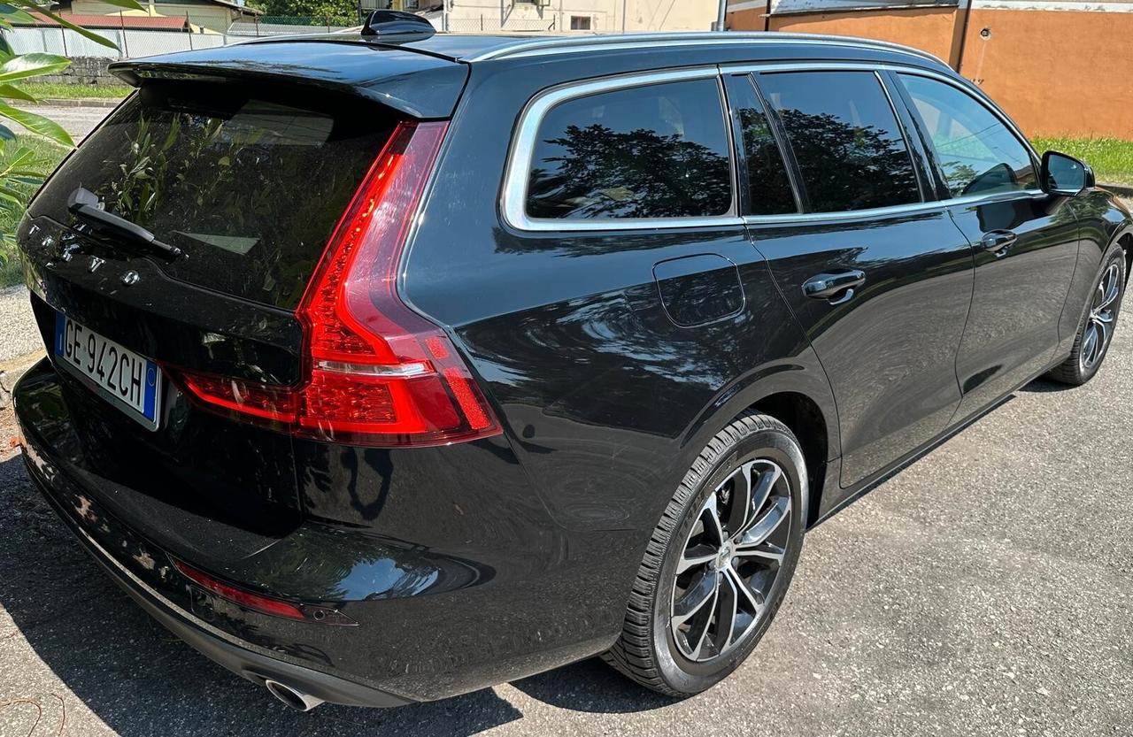 Volvo V60 B4 (d) Geartronic Momentum Pro con Pilot Assist