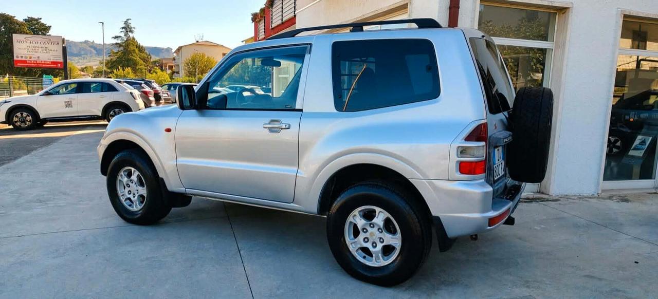 Mitsubishi Pajero 2.5 TDI 3p. Autocarro