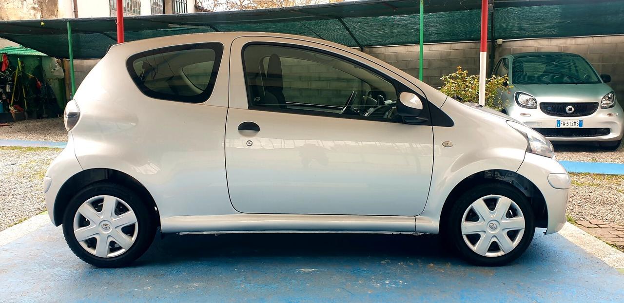 TOYOTA AYGO 1.0 BENZINA 4.450 CON VOLTURA E/5