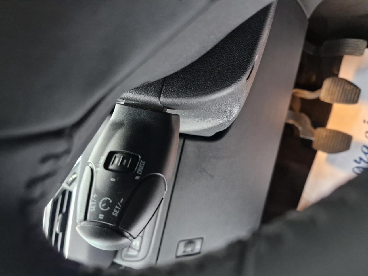 PEUGEOT 208 1.4 HDi 68CV ALLURE