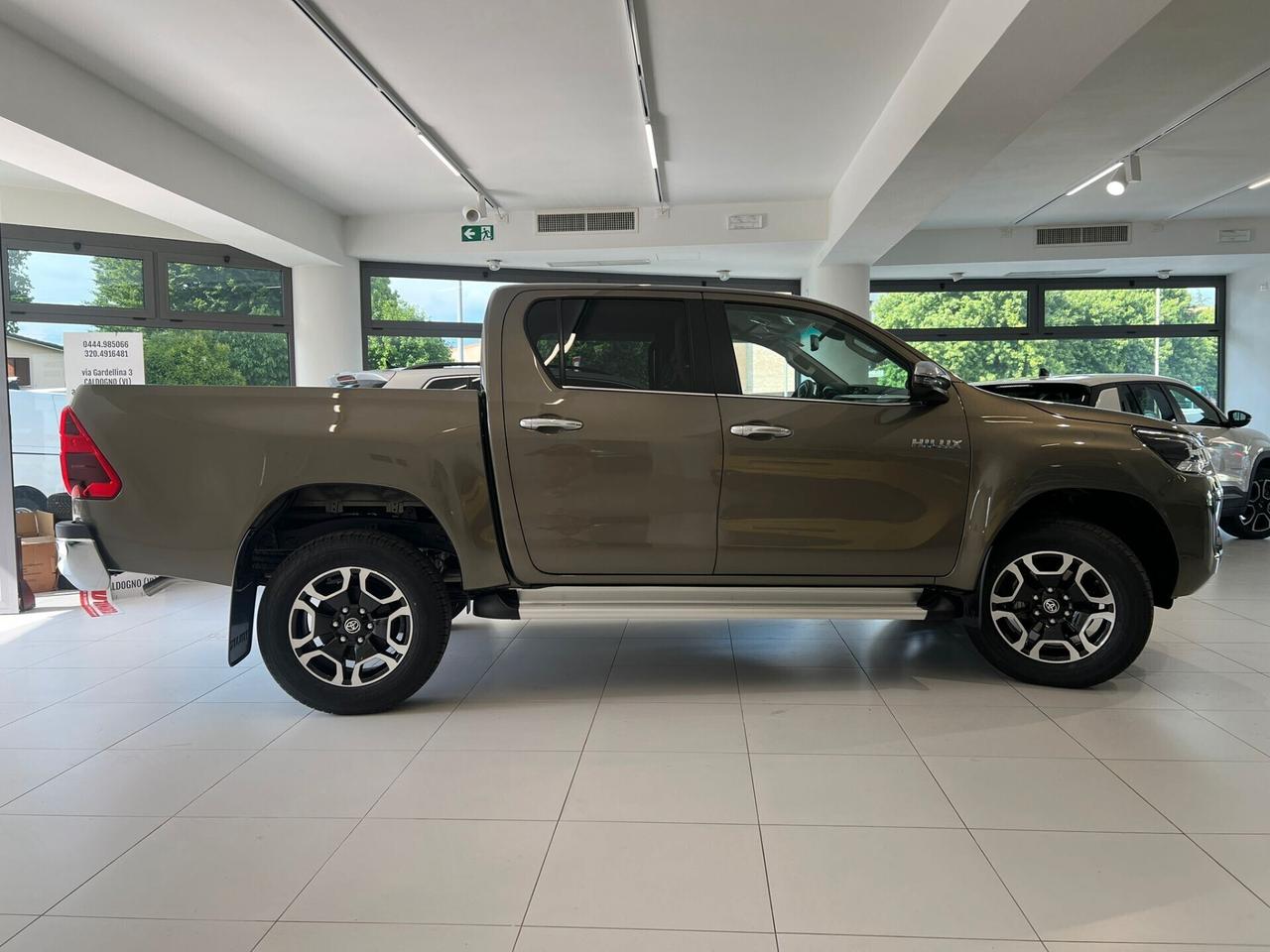 Toyota Hilux 2.8 D-4D A/T 4WD 48V 4 porte Double Cab Executive