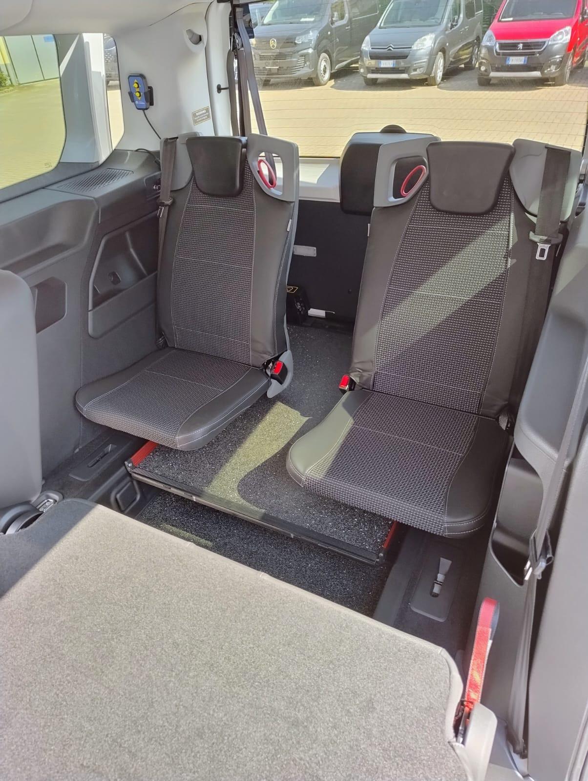 TRASPORTO DISABILI USO TAXI SERVIZIO SOCIO SANITARIO