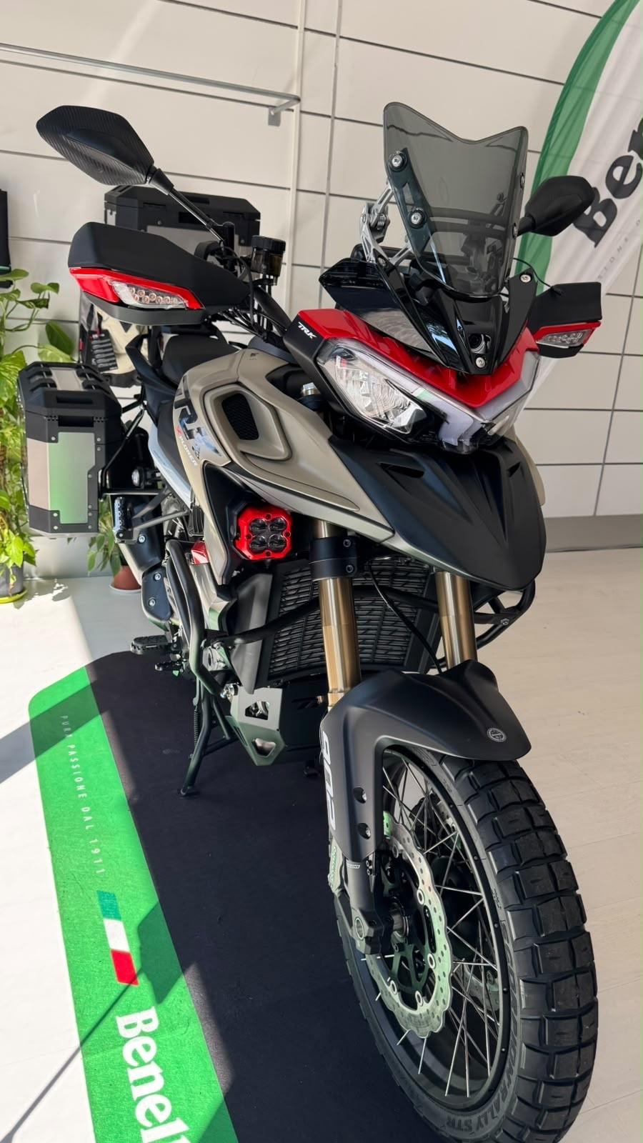 Benelli TRK 902 Xplorer NUOVA + TRIS VALIGIE INCLUSO!