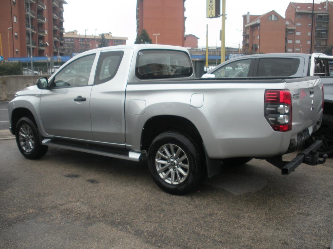 Mitsubishi L200 2.3 D Club Cab 4x4 Easy Select Inform