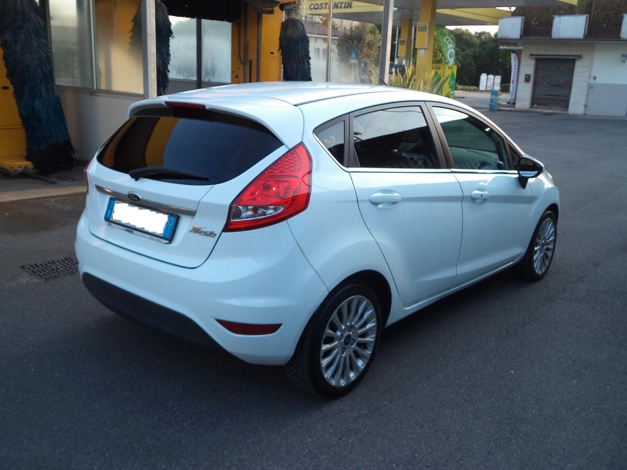 Ford Fiesta 1.4 5 porte Bz.- GPL Titanium AUTO DI PRIVATO IN CONTO VENDITA