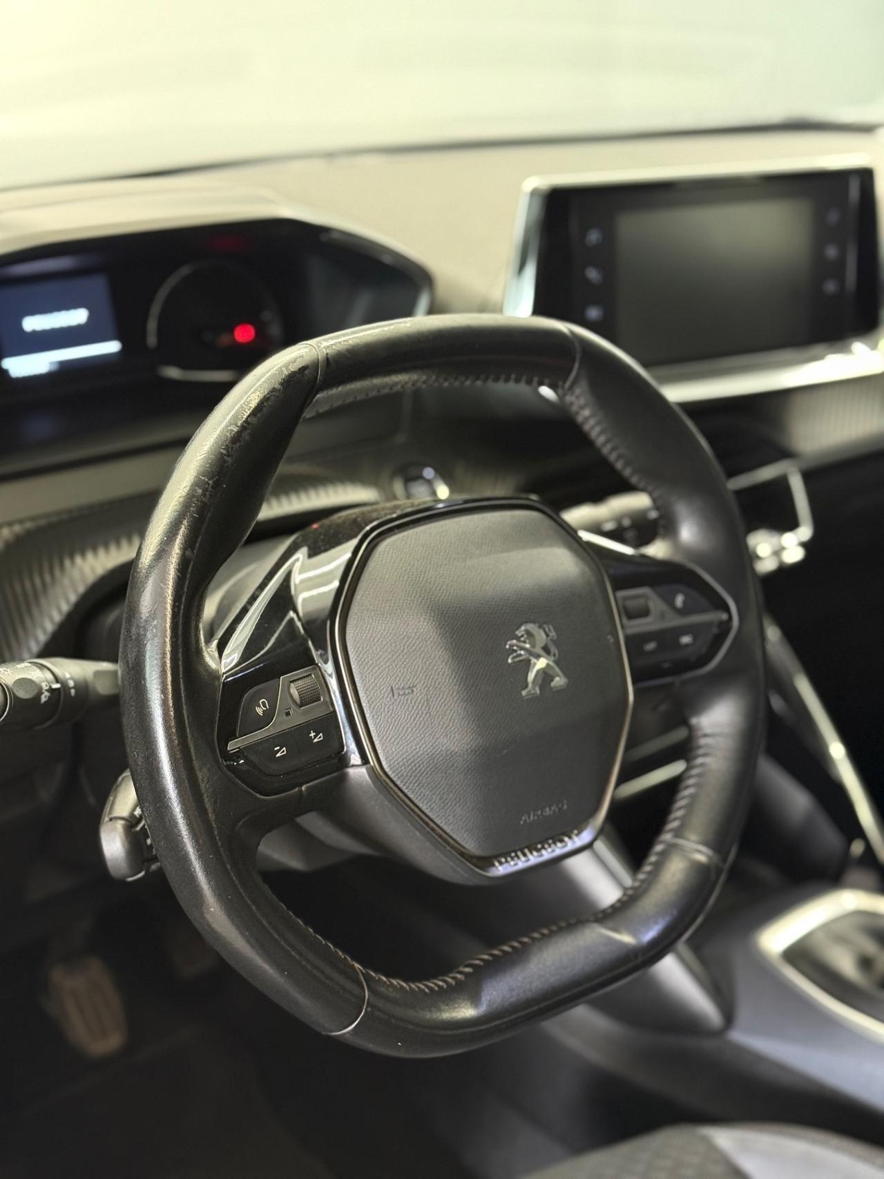 Peugeot 2008 BlueHDi 100 S&S Allure Navi Pack