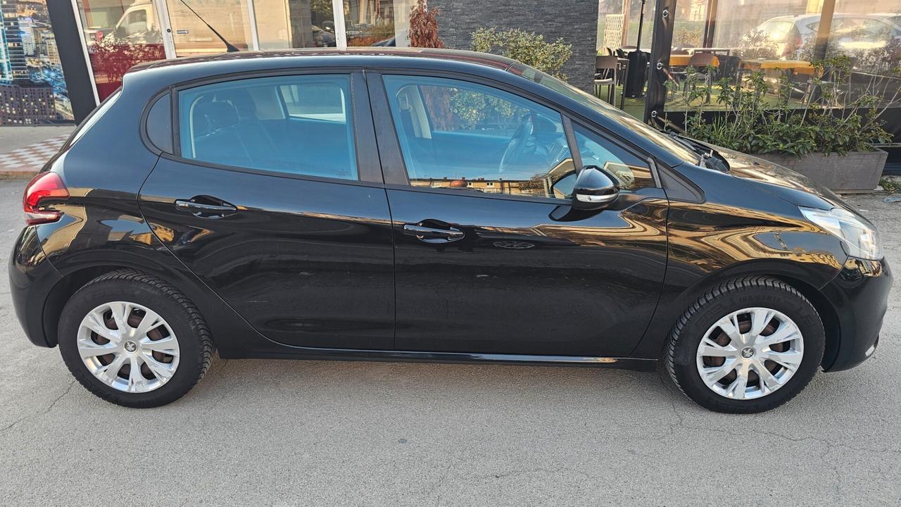 Peugeot 208 BlueHDi 75 5 porte Allure