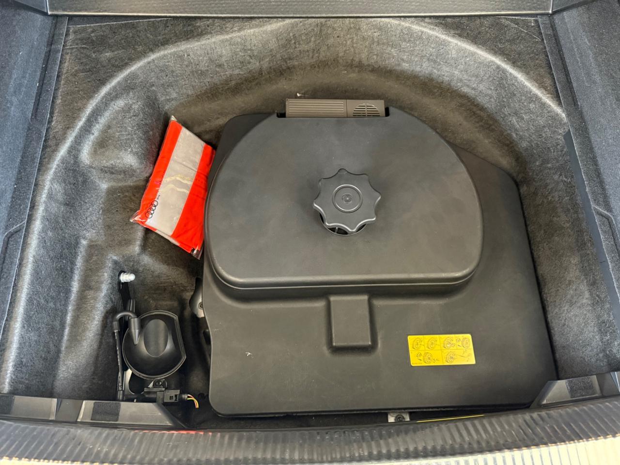 Audi A4 RS 4 Avant 4.2 V8 FSI quattro S tronic