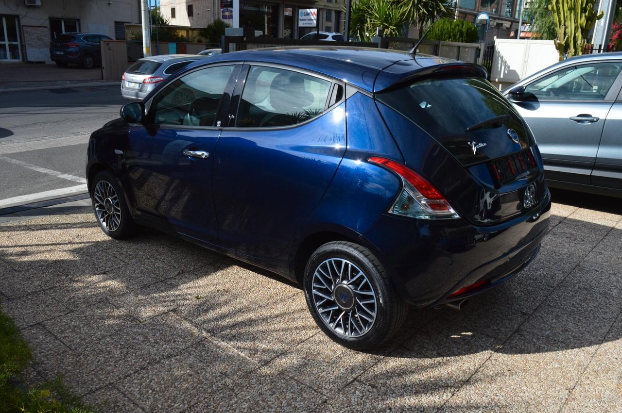 Lancia Ypsilon 1.2 69 CV 5 porte Silver