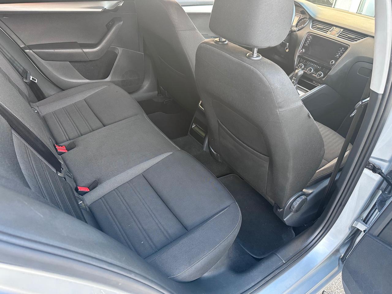 Skoda Octavia 1.6 TDI CR 115 CV DSG Executive*EURO6*NAVI
