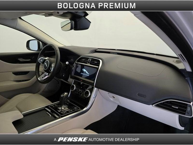 Jaguar XE XE 2.0 D 180 CV aut. SE