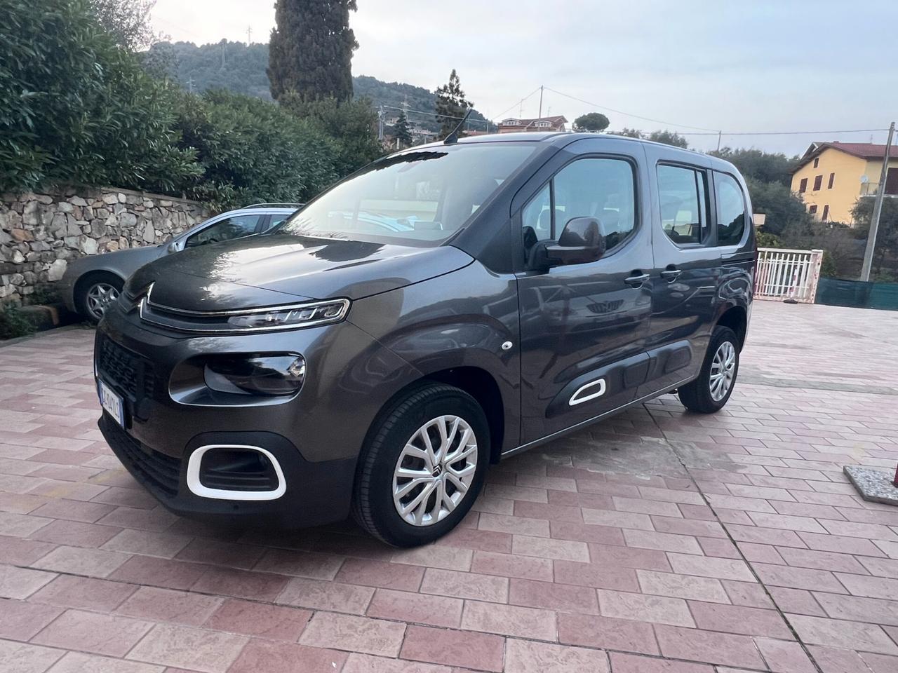 Citroen Berlingo PureTech 130 CON PEDANA DISABILI