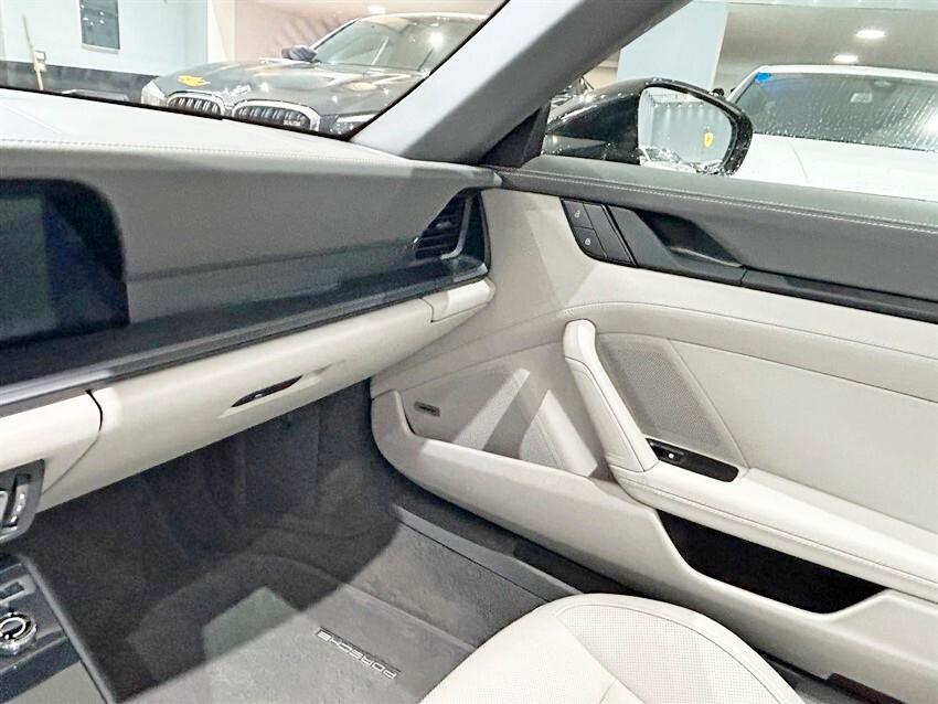 Porsche 911 Carrera 2 GTS Cabriolet