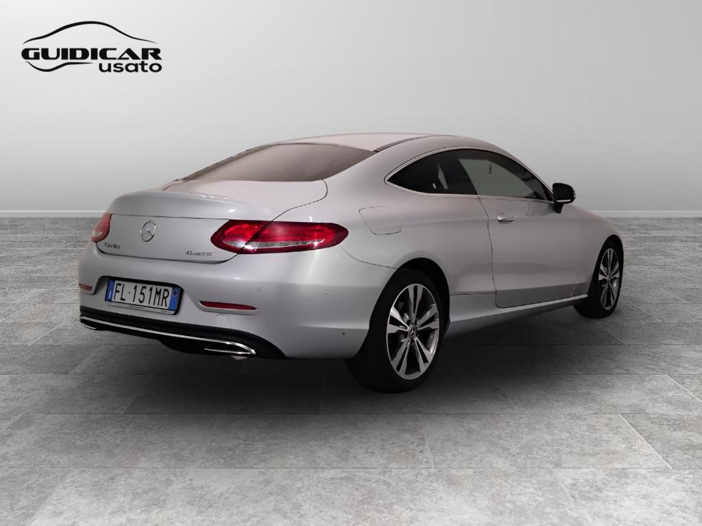 Mercedes-Benz Classe C-C205 2016 Coupe - C Coupe 220 d Premium 4matic auto