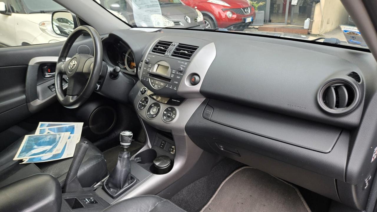 Toyota RAV 4 2.2 D-4D 177 CV Luxury 4x4