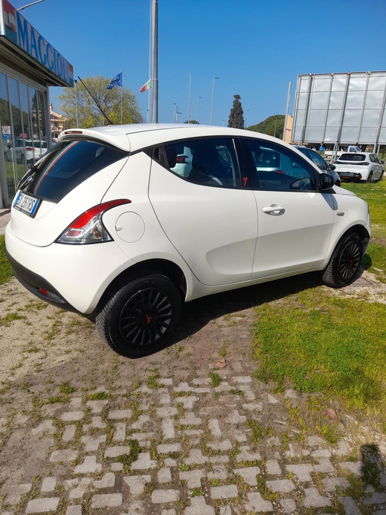 Lancia Ypsilon 0.9 TwinAir 85 CV Metano