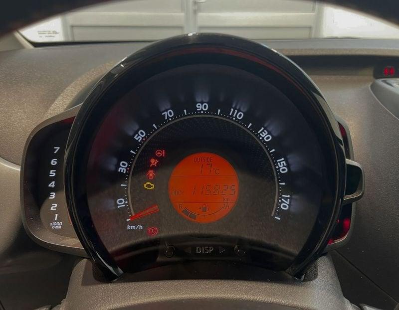 Toyota Aygo Connect 1.0 VVT-i 72 CV 5 porte x-play