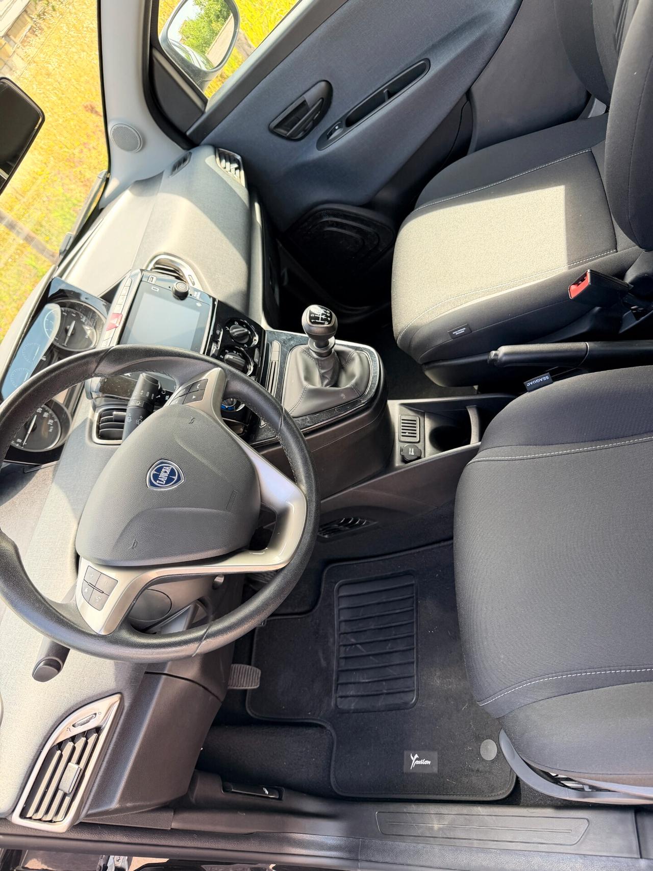 Lancia Ypsilon 1.0 FireFly 5 porte S&S Hybrid Gold
