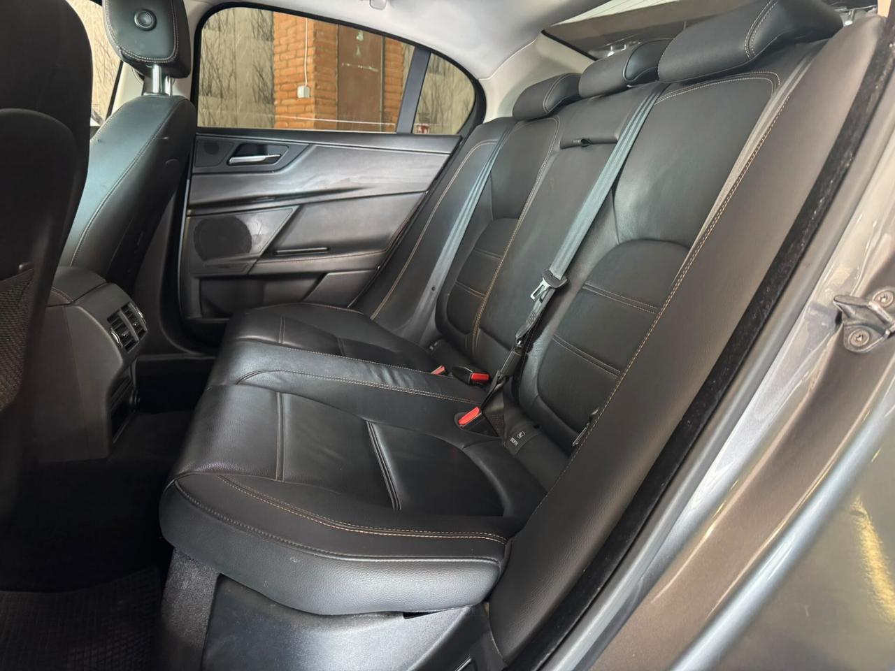 Jaguar XE 2.0 D 180 CV aut. Portfolio
