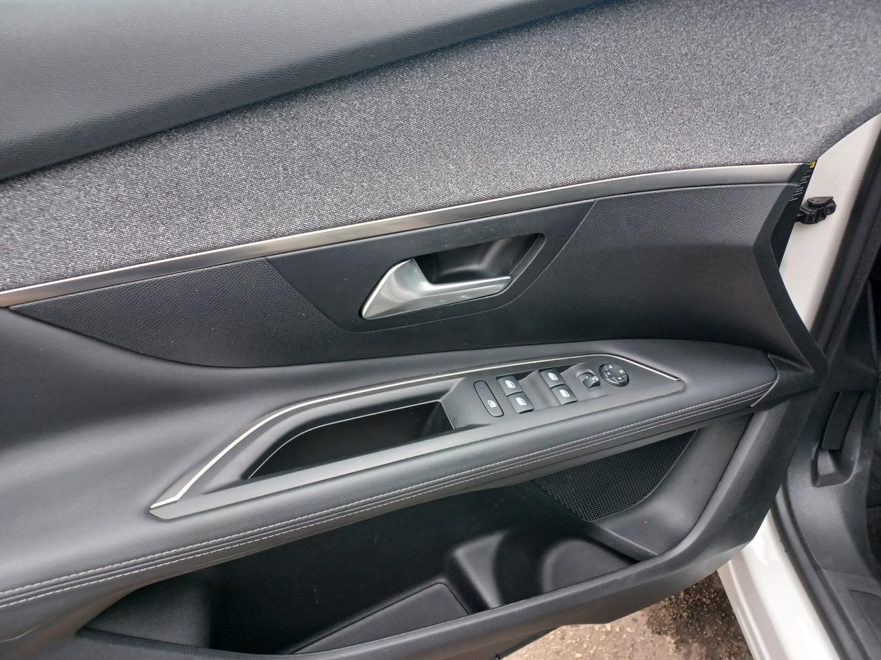Peugeot 3008 1.5 HDI 130 CV AUTOMATICA ALLURE