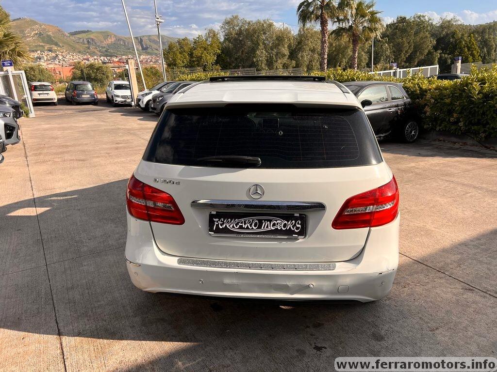 Mercedes B 180 CDI Executive teto panoramico