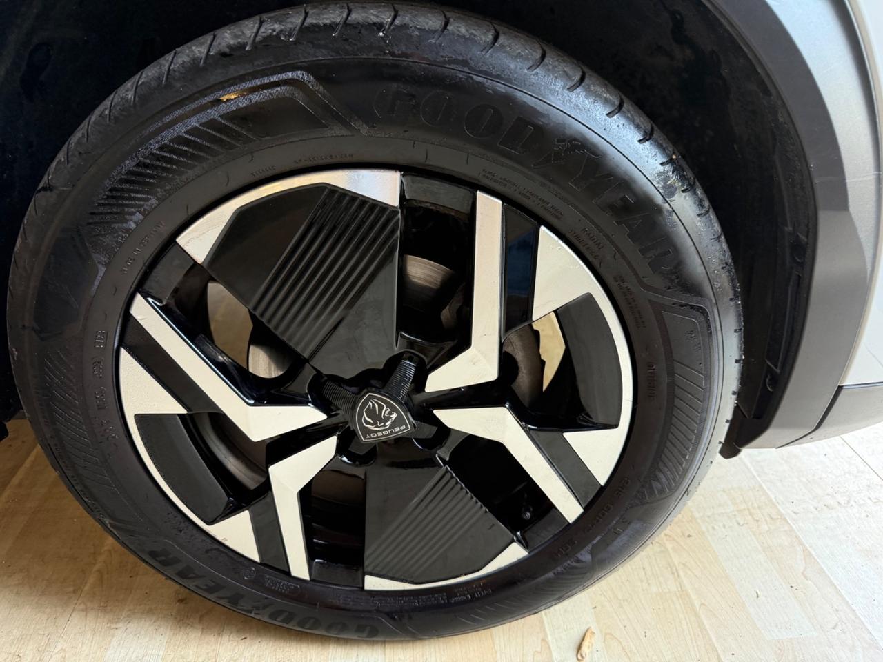 Peugeot 2008 PureTech 130 S&S EAT8 GT