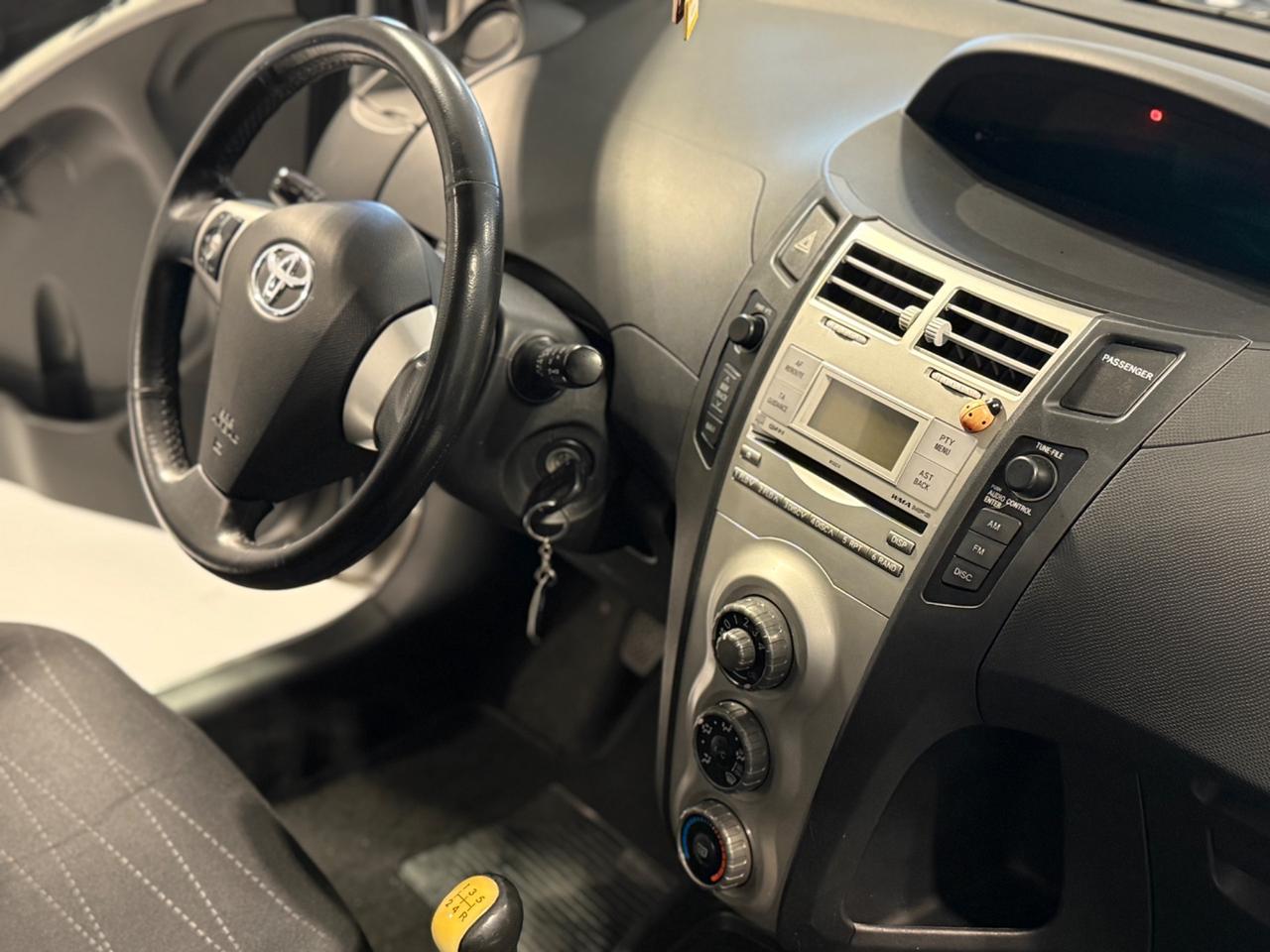 Toyota Yaris 1.0 5 porte Sol