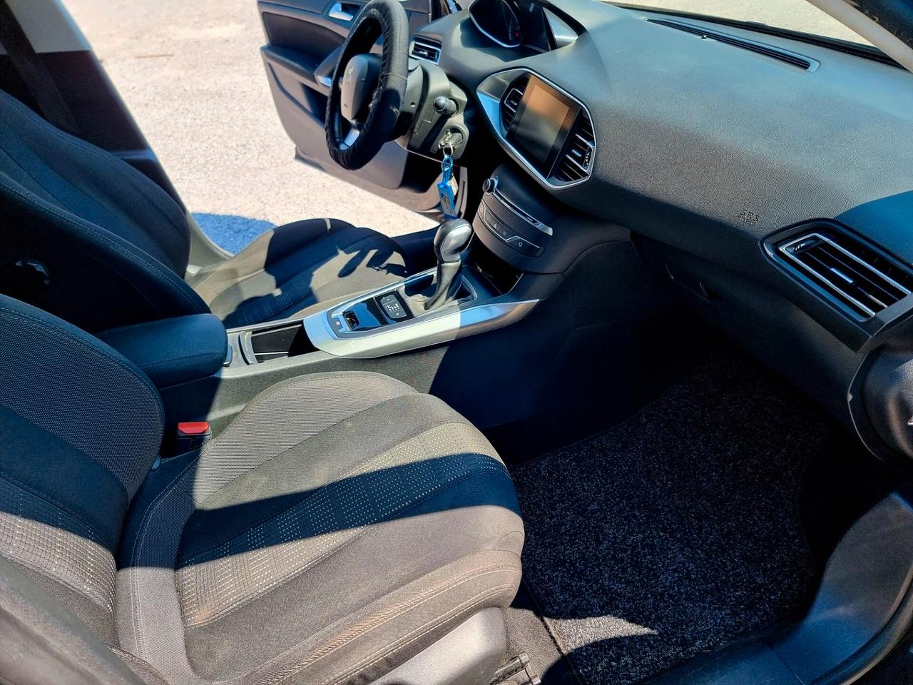 Peugeot 308 BlueHDi 120cv GT LINE ADATTA A NEOPATENTATI