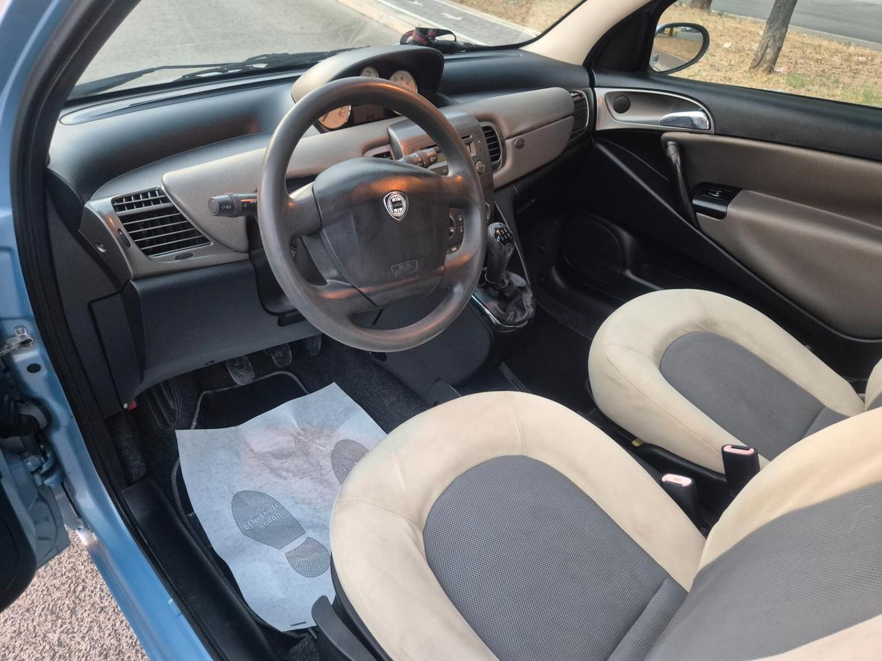 Lancia Ypsilon 1.3 MJT 69 CV Platino tetto apribileeeee