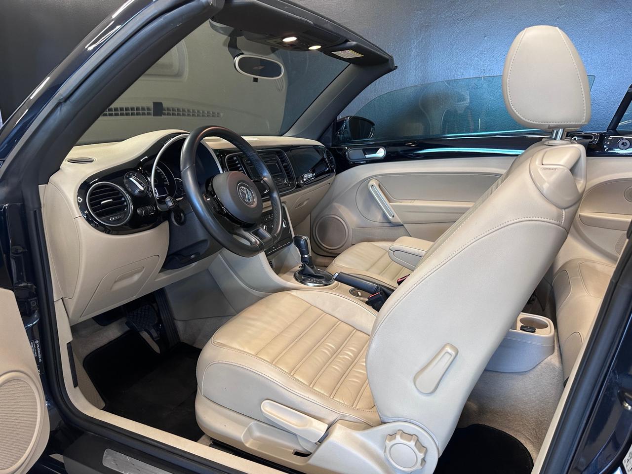 Volkswagen Maggiolino Cabrio 1.6 tdi Design 105cv dsg