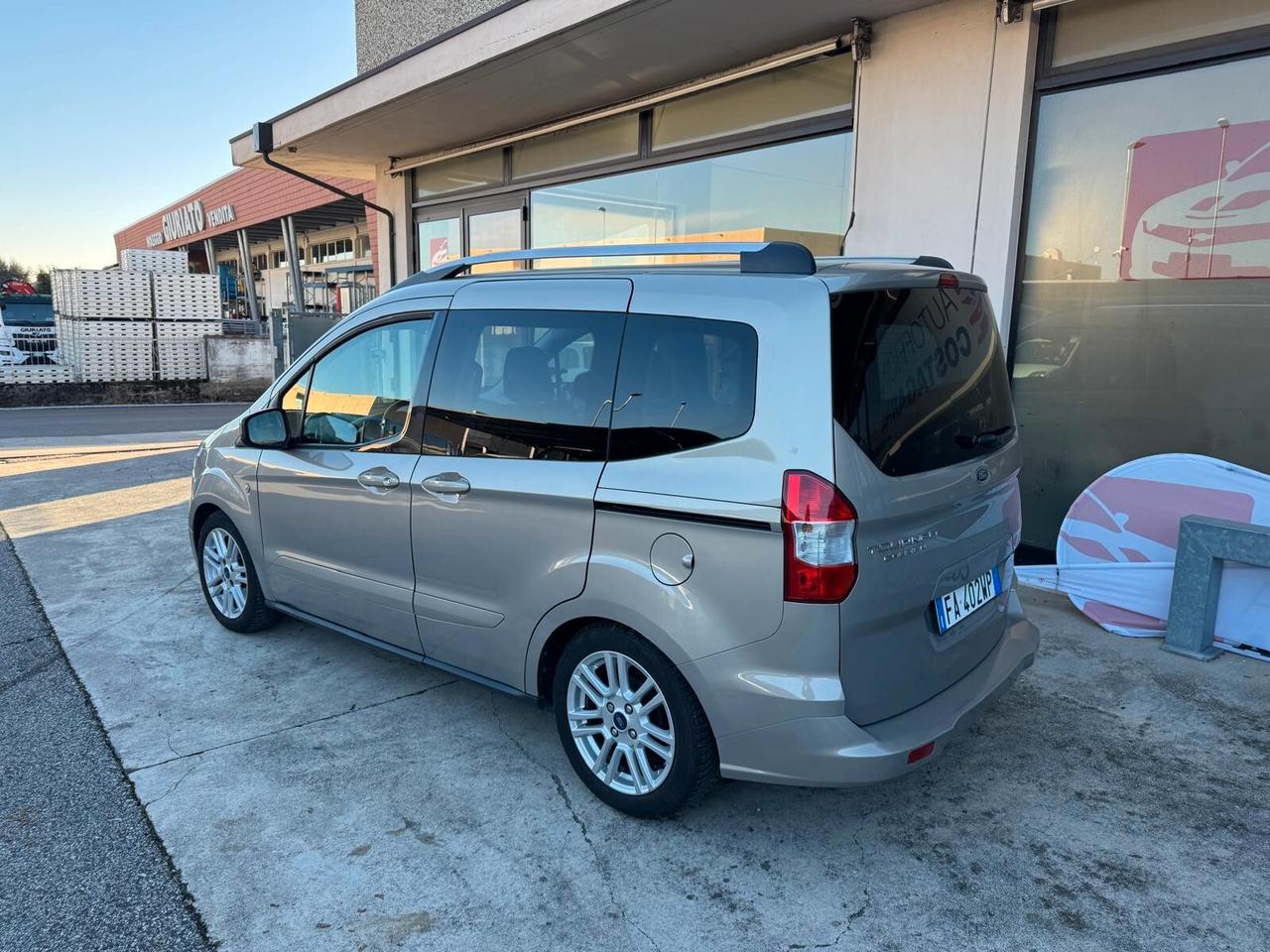 Ford Tourneo Courier 1.5 TDCI 75 CV Plus