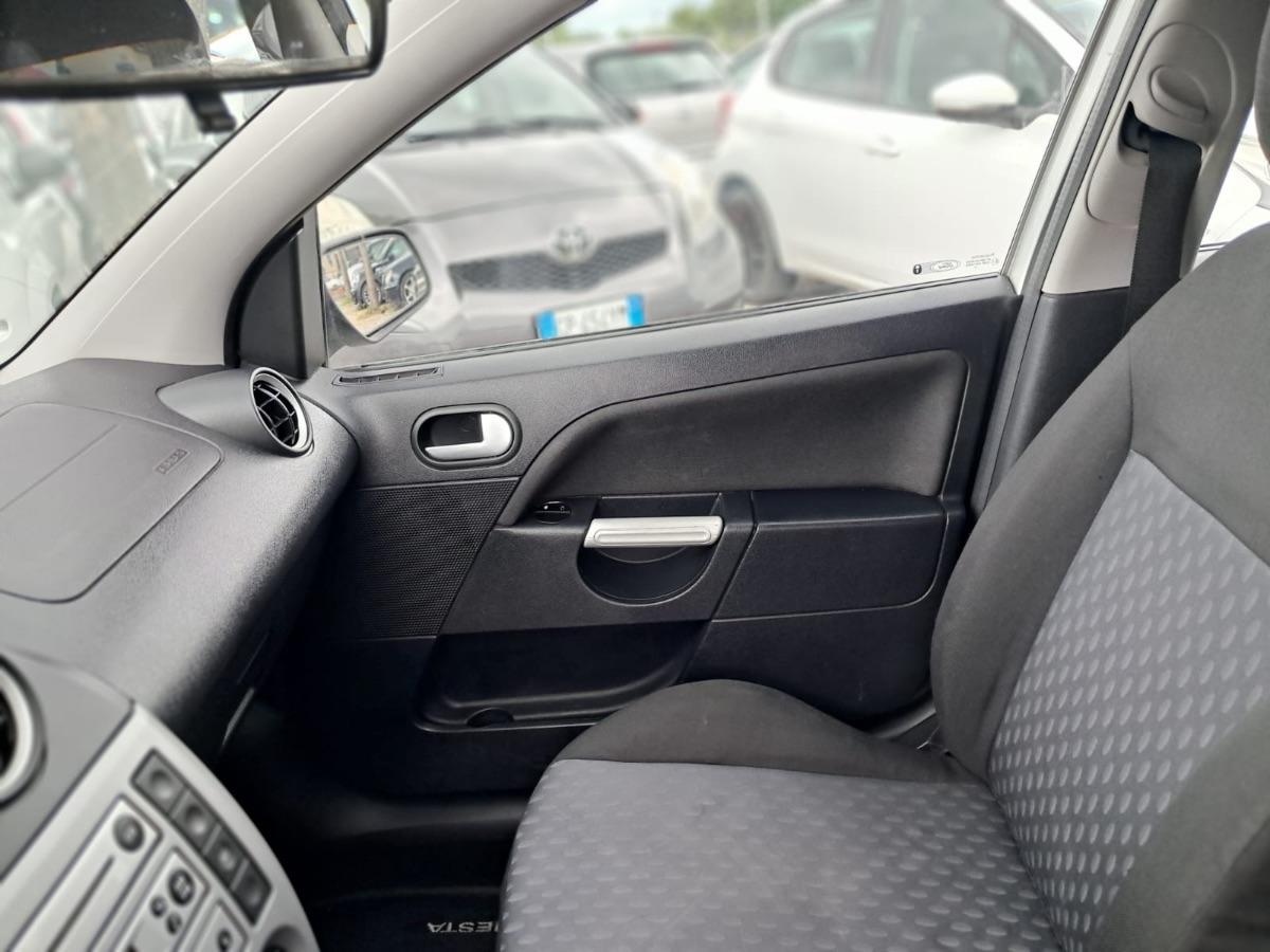 FORD - Fiesta - 1.2i 16V 5 porte Ambiente