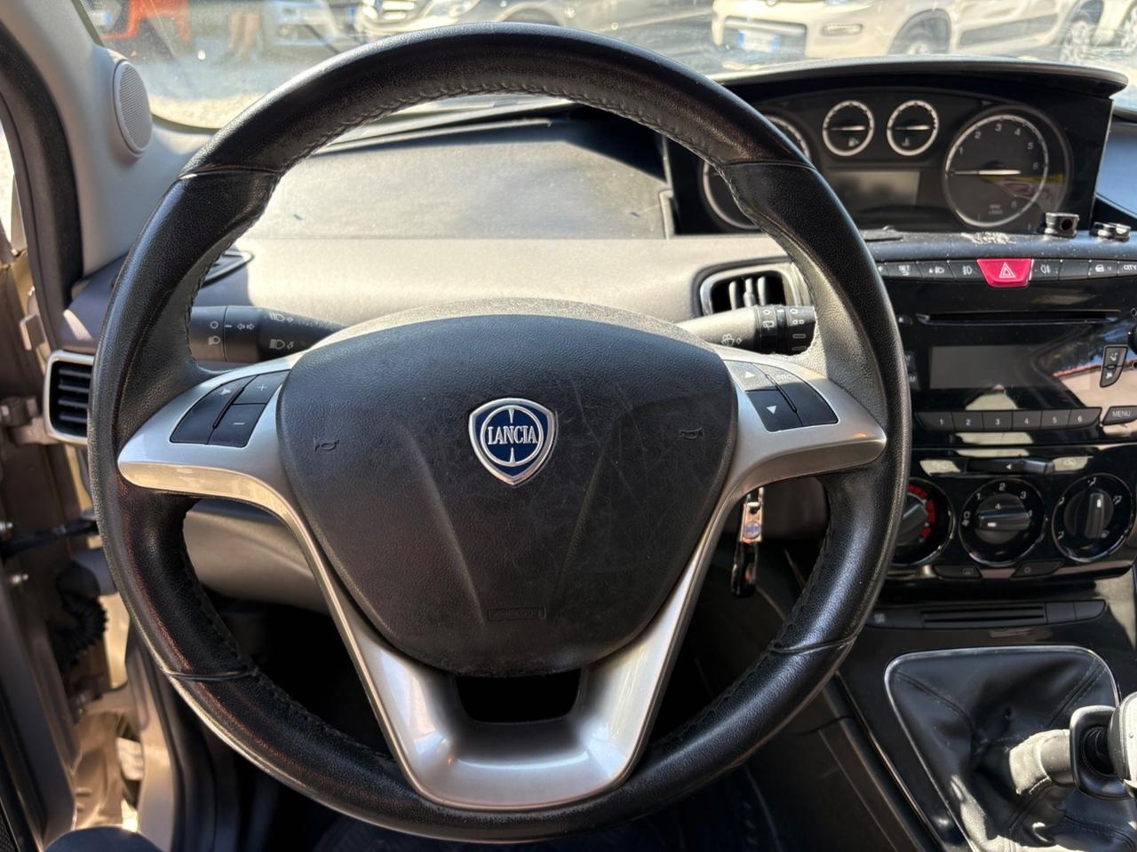 Lancia Ypsilon 1.2 69 CV 5 porte Gold