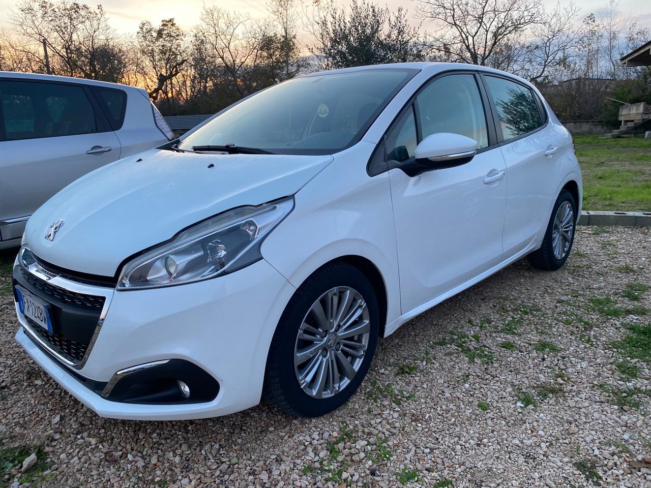 Peugeot 208 BlueHDi 75 5 porte Allure