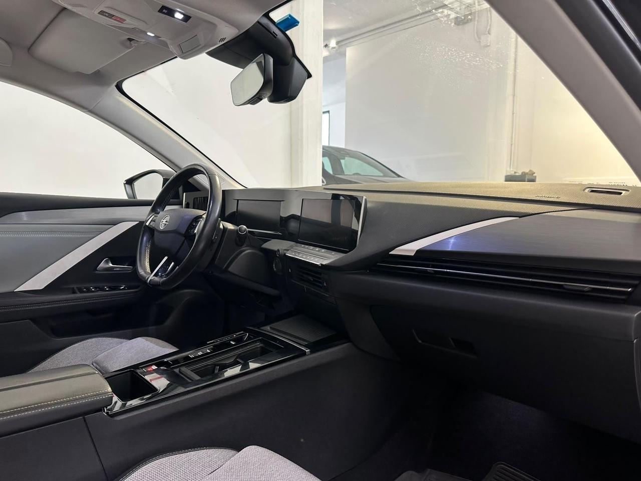 Opel Astra 1.6 Plug-in Hybrid 180 CV AT8 Business Elegance
