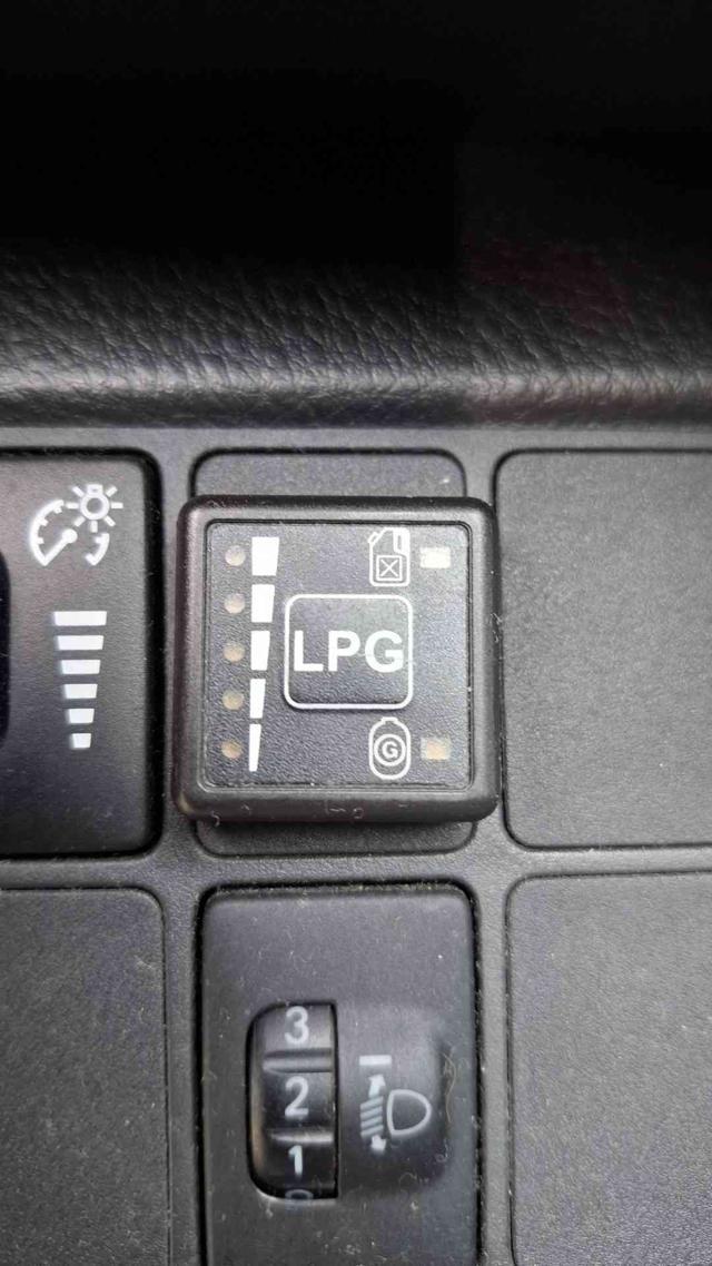 TOYOTA RAV 4 MY23 RAV 2.0 Luxury CAMBIO AUTOMATICO ROTTO